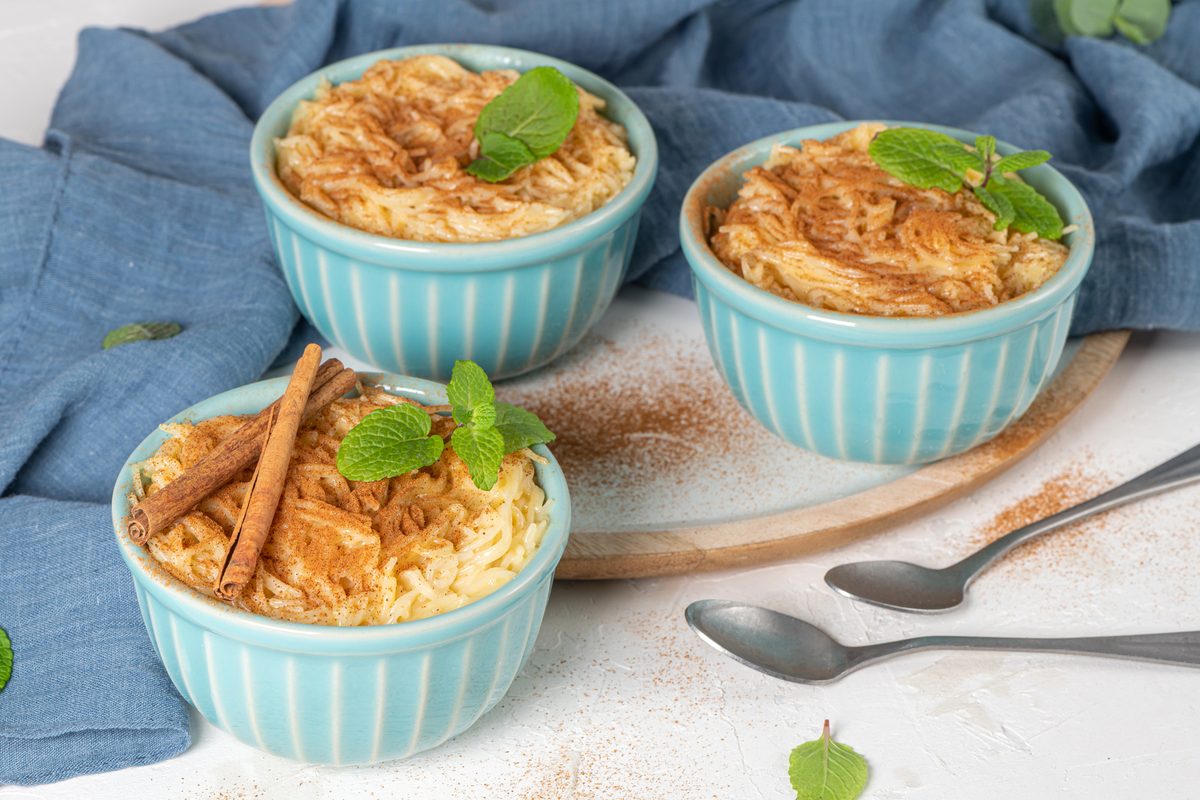 Aletria vermicelli pudding with cinnamon in small bowls