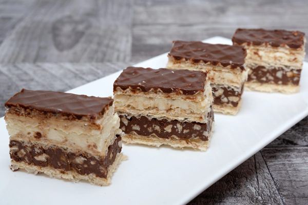Oblande wafer cake squares filled with walnut and chocolate cream