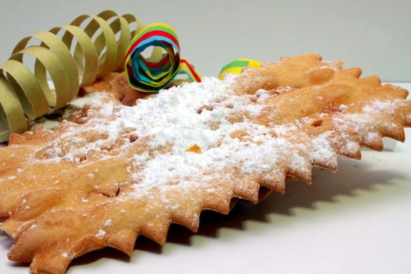 Chiacchiere, Italian Carnival Pastry Ribbons (Chiacchiere)