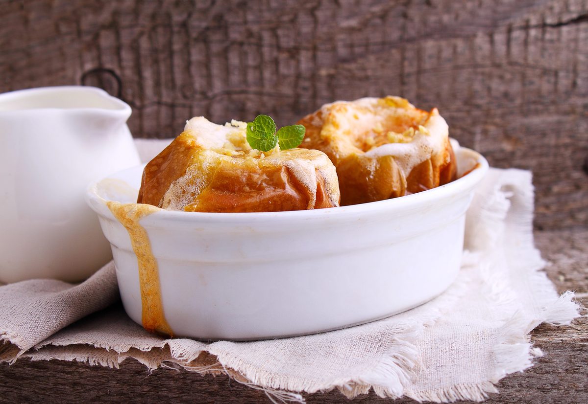 Bratäpfel mit Vanillesoße, Baked Apples with Vanilla Sauce