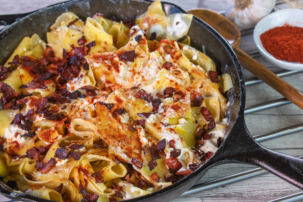 Túrós csusza, Noodles with Farmer's Cheese and Bacon