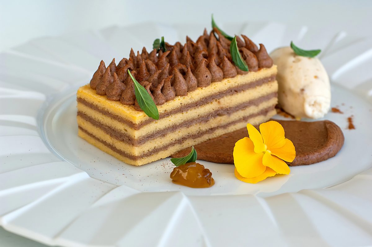 Sericaia com ameixas de Elvas, Alentejo Cinnamon Egg Pudding-Cake with Plums